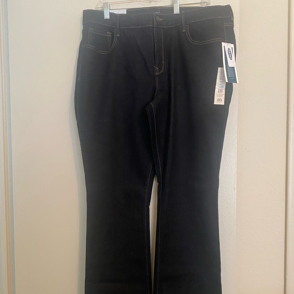 Old Navy Mid-Rise Original bootcut jeans. Regular length. Size 16.